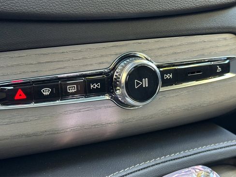 Certified 2025 Volvo XC90 B6 Ultra w/ Protection Package Premier image 21