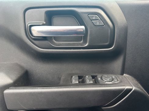 Used 2020 Chevrolet Silverado 1500 Custom w/ Custom Value Package image 10