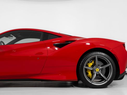Certified 2022 Ferrari F8 Tributo RWD image 15
