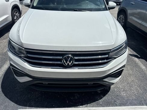 Used 2024 Volkswagen Tiguan SE FWD image 3