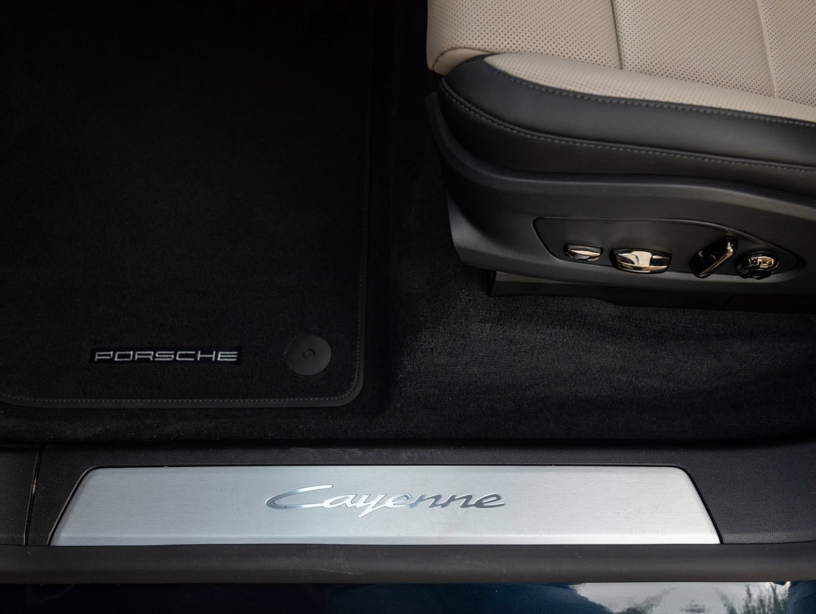 Certified 2026 Porsche Cayenne Electric AWD/4WD image 23