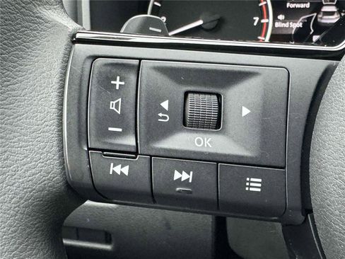 Used 2022 Nissan Rogue SV image 25