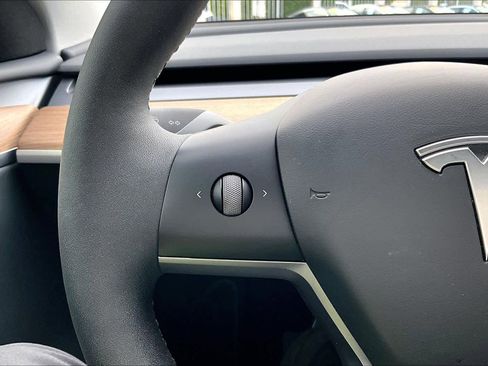 Used 2024 Tesla Model Y Long Range image 23