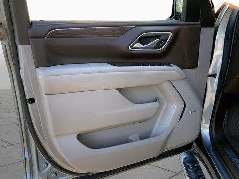 Used 2022 Chevrolet Tahoe Z71 w/ Z71 Off-Road Package AWD/4WD image 21