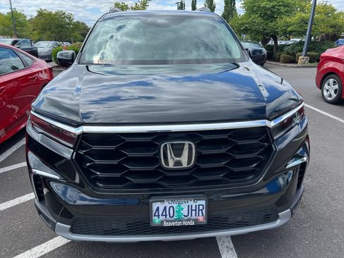 Used 2023 Honda Pilot Touring image 2