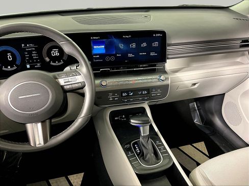 Used 2025 Hyundai Kona SEL AWD/4WD image 9