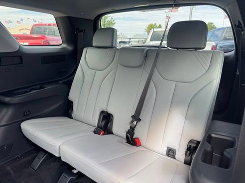 Used 2025 Hyundai Palisade SEL FWD image 12