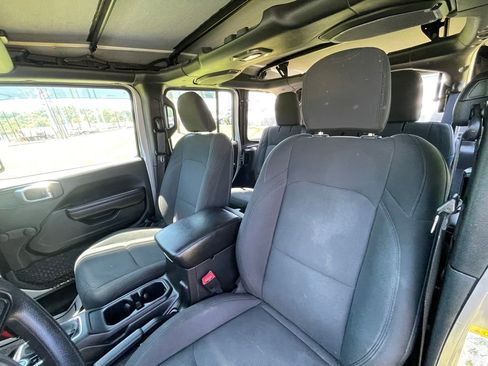 Used 2018 Jeep Wrangler Unlimited Sport AWD/4WD image 16