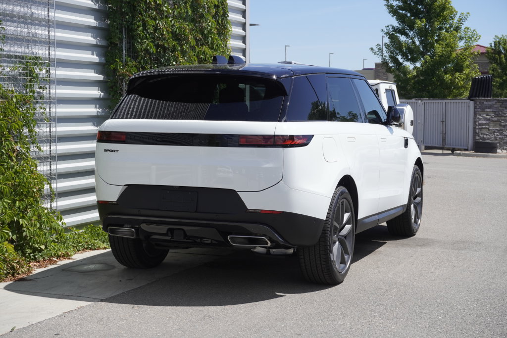 New 2026 Land Rover Range Rover Sport SE AWD/4WD image 2