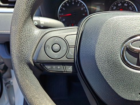 Used 2022 Toyota RAV4 LE AWD/4WD image 9