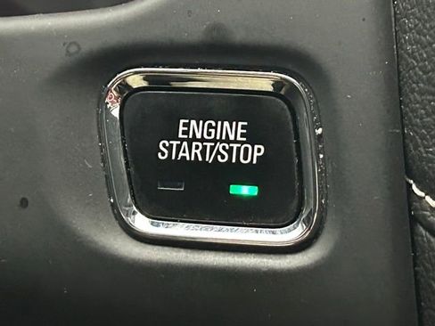 Used 2023 GMC Acadia SLE w/ Driver Convenience Package image 3