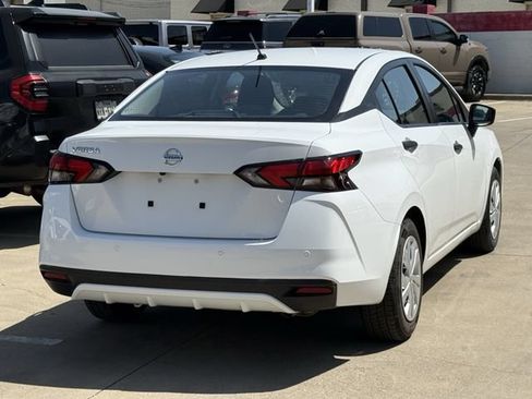 Used 2022 Nissan Versa S FWD image 4