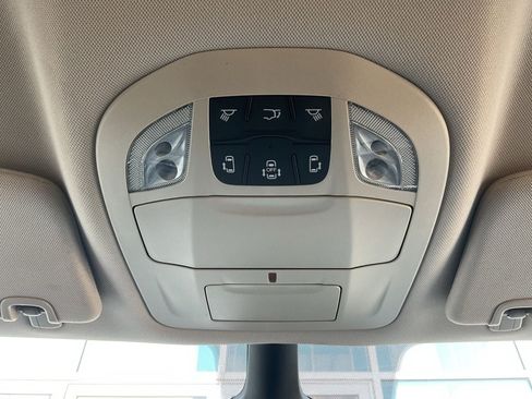 Used 2024 Chrysler Pacifica Touring-L FWD image 20