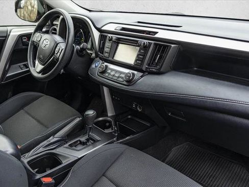 Used 2018 Toyota RAV4 LE image 27