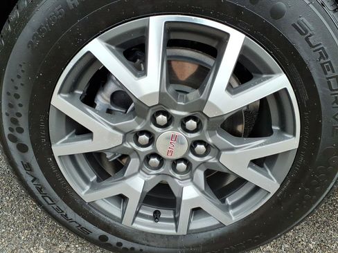 Used 2022 GMC Acadia SLE FWD image 11