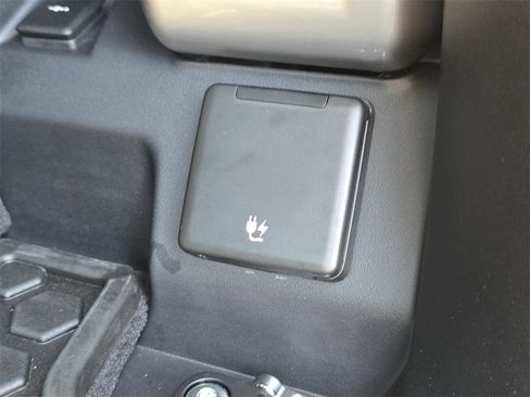 Certified 2024 Land Rover Defender 130 V8 image 14