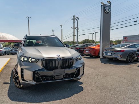 Used 2025 BMW X5 M60i AWD/4WD image 11