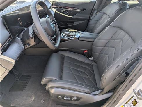 Used 2025 BMW i5 eDrive40i w/ Premium Package image 17