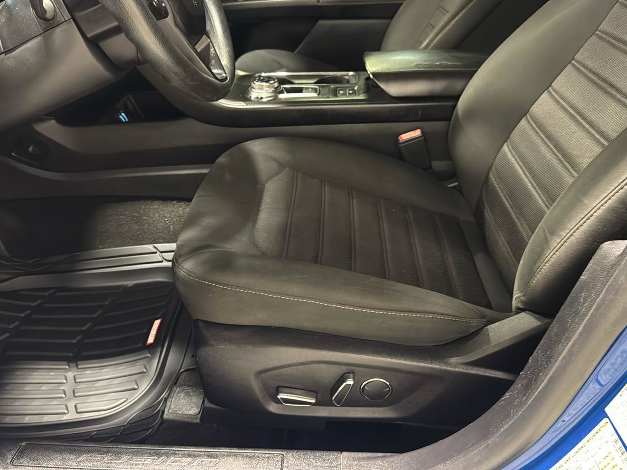 Used 2020 Ford Fusion SE FWD image 14