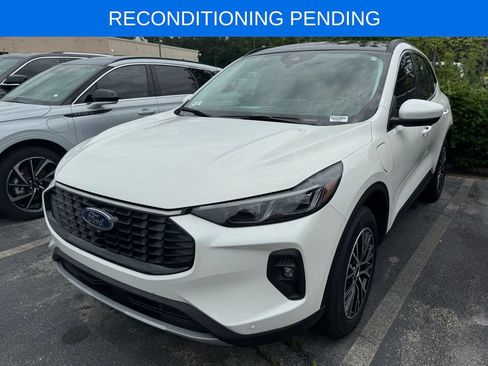 Used 2025 Ford Escape SE w/ PHEV Premium Package FWD image 3