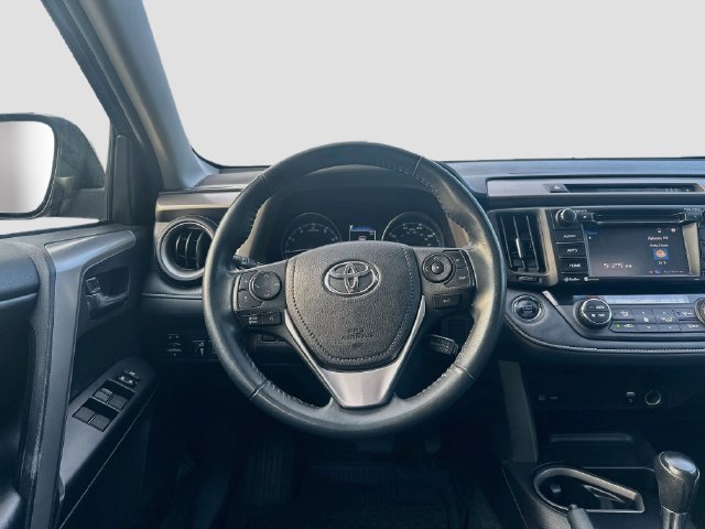 Used 2018 Toyota RAV4 XLE AWD/4WD image 11
