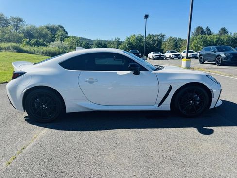 Used 2022 Toyota GR86 Premium w/ ALL Weather Mat Package (TMS) image 10