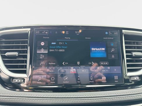 Used 2025 Chrysler Pacifica Limited FWD image 24