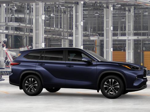 New 2026 Toyota Highlander XLE image 13