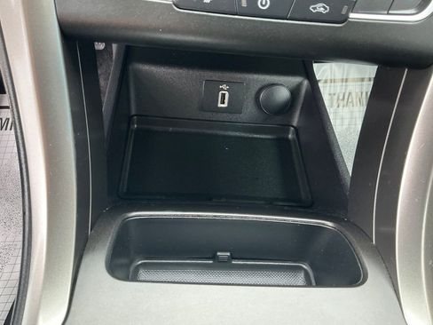 Used 2018 Ford Fusion SE w/ Fusion SE Technology Package image 25