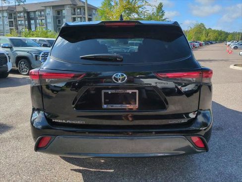 Certified 2026 Toyota Highlander Limited AWD/4WD image 5