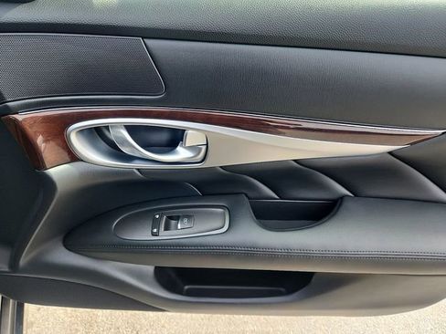 Used 2015 INFINITI Q70 3.7 image 34