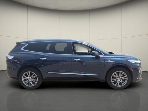 Used 2023 Buick Enclave Essence w/ Experience Buick Package FWD image 10