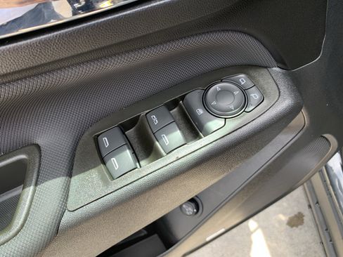 Used 2023 Chevrolet Equinox RS w/ RS Leather Package FWD image 9