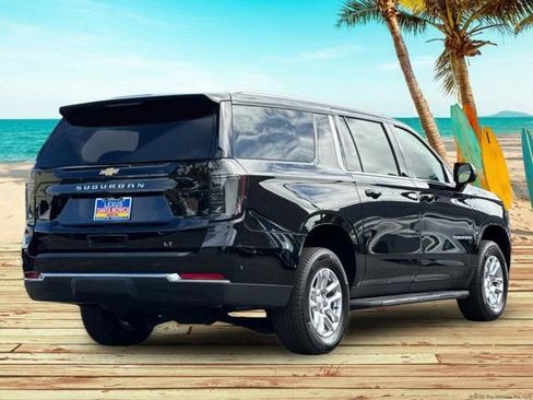 Used 2026 Chevrolet Suburban LT w/ Comfort Package RWD image 6