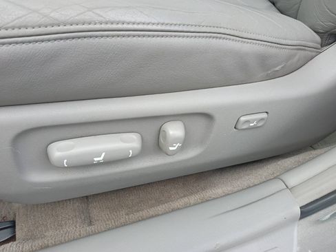Used 2004 Toyota Camry XLE FWD image 13