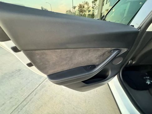 Used 2023 Tesla Model Y Performance image 17