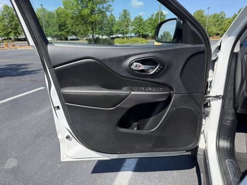 Used 2019 Jeep Cherokee Limited AWD/4WD image 11