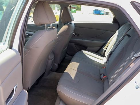 Used 2025 Hyundai Elantra SEL FWD image 9