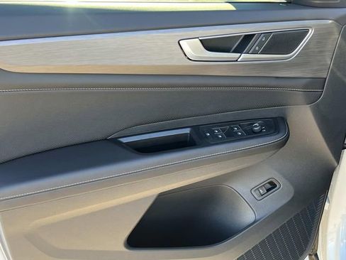 New 2026 Volkswagen Atlas Cross Sport SE FWD image 9