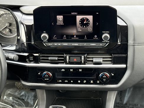 Used 2025 Nissan Pathfinder SV image 34