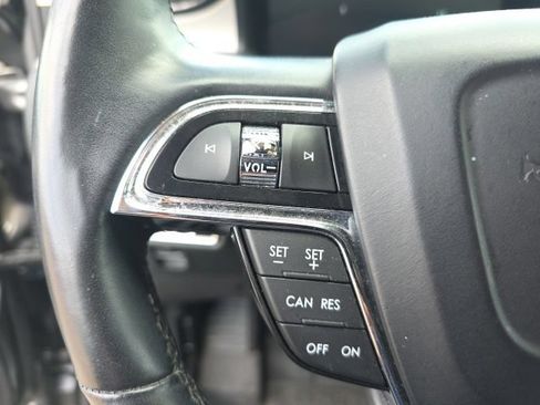 Used 2023 Lincoln Nautilus Reserve w/ Luxury Package AWD/4WD image 13