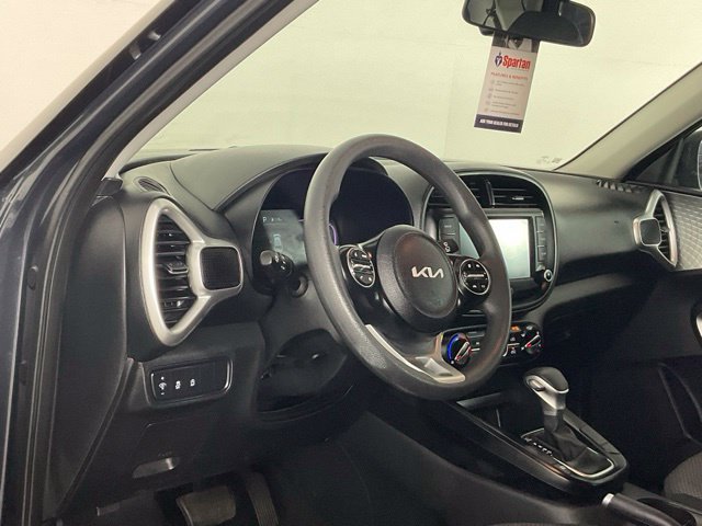 Used 2025 Kia Soul LX w/ LX Technology Package FWD image 12