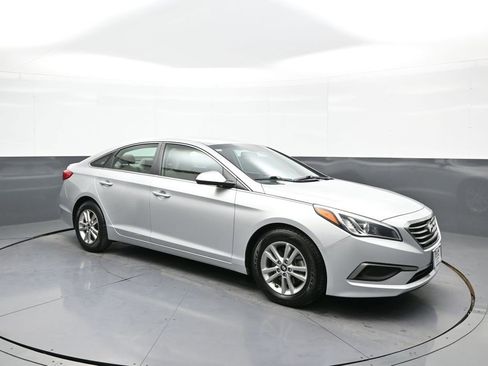 Used 2017 Hyundai Sonata SE image 4