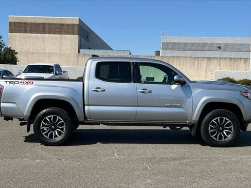 Certified 2022 Toyota Tacoma TRD Sport w/ Technology Package AWD/4WD image 6
