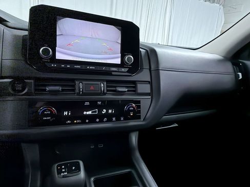 Used 2025 Nissan Pathfinder S image 20