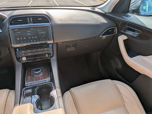 Used 2017 Jaguar F-PACE Prestige AWD/4WD image 18