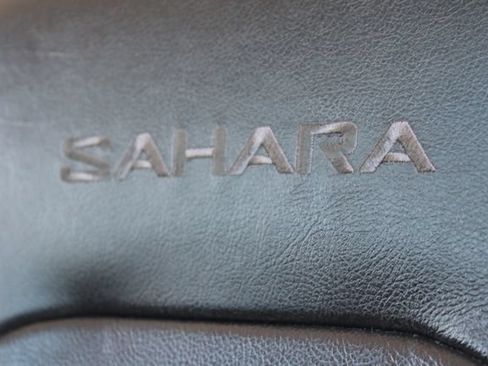 Used 2023 Jeep Wrangler Unlimited Sahara w/ Cold Weather Group AWD/4WD image 37