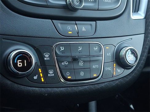 Used 2022 Chevrolet Malibu LT image 16