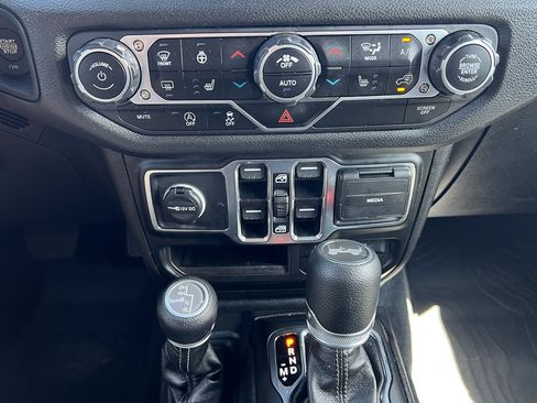 Used 2018 Jeep Wrangler Unlimited Sport S AWD/4WD image 21