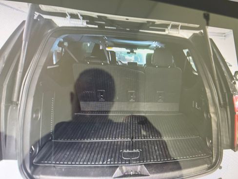 Used 2021 Chevrolet Suburban LT w/ LT Signature Package RWD image 7